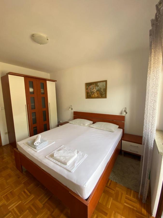 Apartments Irina Rovanjska Buitenkant foto